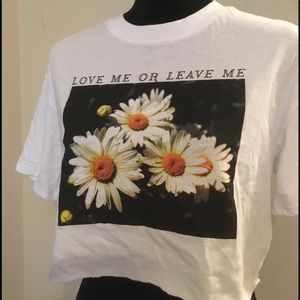 🌻Love Me or Leave Me Crop Tee🌻
